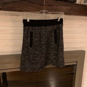 LOFT Black and Gray Skirt 🖤